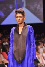 Model walk the ramp for Payal Khandwala show at LFW 2013 Day 3 in Grand Haytt, Mumbai on 25th Aug 2013 (100).JPG